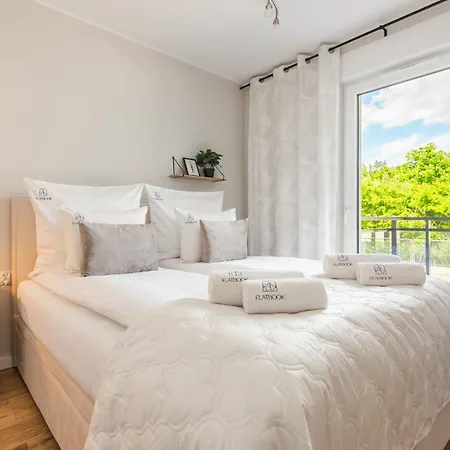 アパート Flatbook - Wynajem Apartamentow Nad Morzem ヤンタル